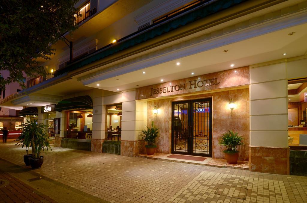 The Jesselton Hotel Kota Kinabalu Exterior foto